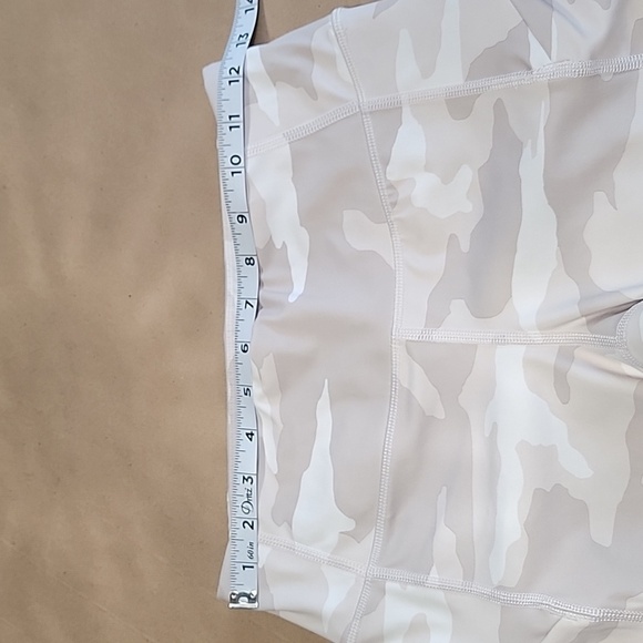 Athleta Size XS Cream/Ivory/Beige Camo Leggings, Zipper Pockets, EUC - Picture 8 of 16
